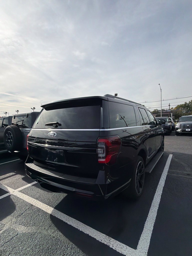 Used 2023 Ford Expedition Max Limited AWD/4WD image 4