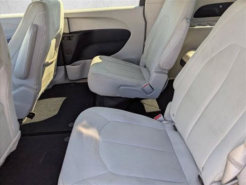Used 2017 Chrysler Pacifica LX FWD image 24