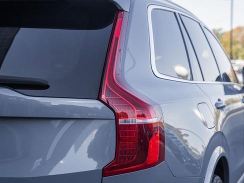 Used 2020 Volvo XC90 T6 Momentum image 8