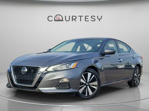 Certified 2022 Nissan Altima 2.5 SV image 1