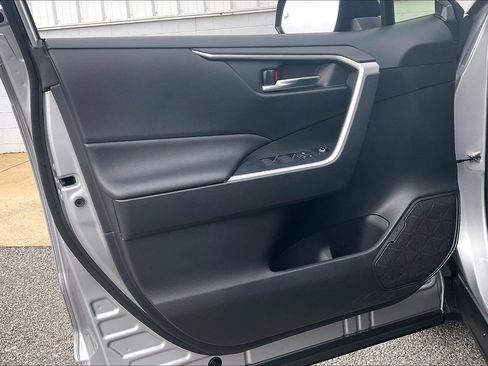 Used 2023 Toyota RAV4 SE image 28