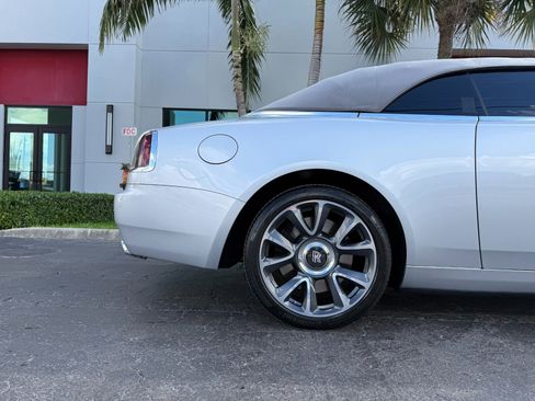 Used 2017 Rolls-Royce Dawn image 48