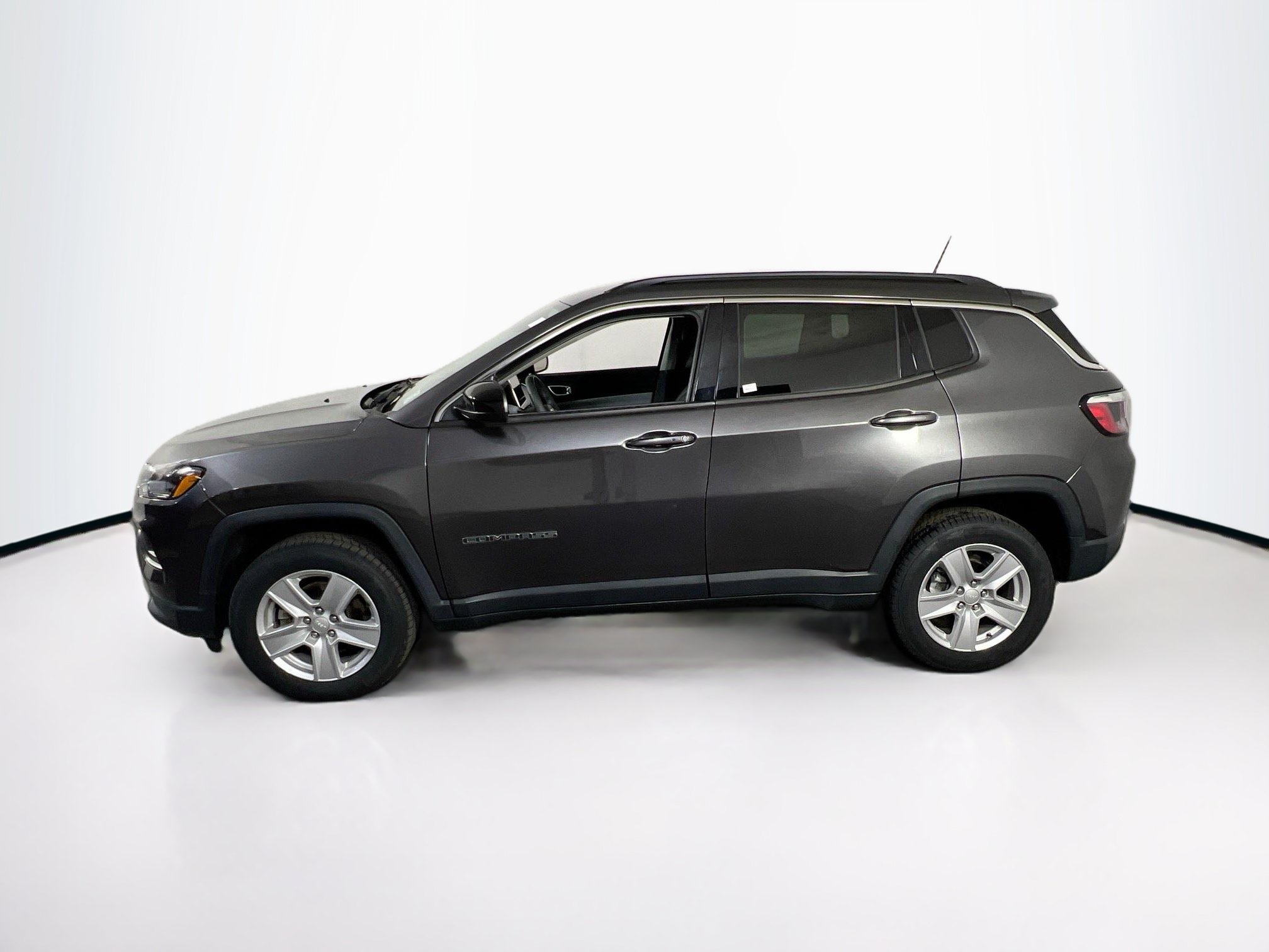 Used 2022 Jeep Compass Latitude AWD/4WD image 8
