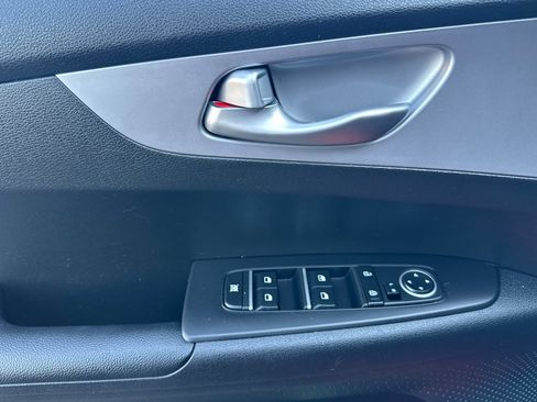 Used 2023 Kia Forte LXS w/ LXS Technology Package FWD image 12