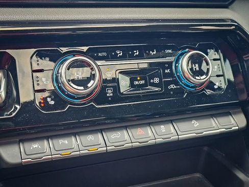 Certified 2024 GMC Sierra 1500 AT4 w/ Technology Package image 31