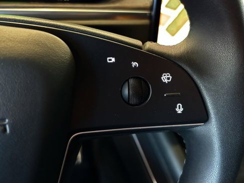 Used 2024 Tesla Model X image 25