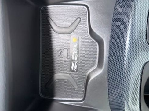 Used 2021 Chevrolet Colorado Z71 AWD/4WD image 38
