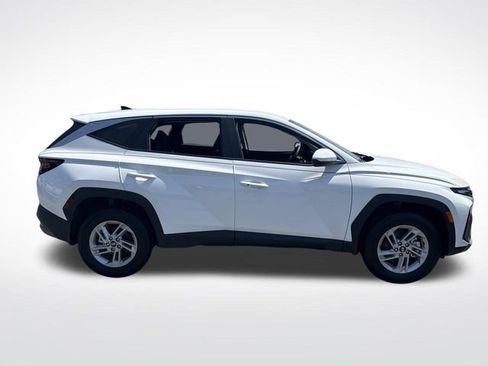 Used 2025 Hyundai Tucson SE AWD/4WD image 9