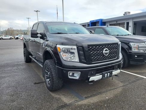 Used 2018 Nissan Titan XD image 2