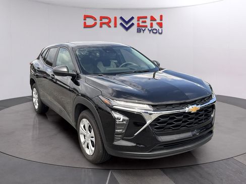 Used 2025 Chevrolet Trax LS FWD image 8