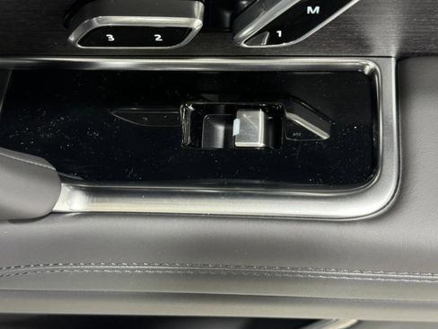 New 2026 Land Rover Range Rover Long Wheelbase SE image 21