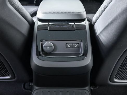 Certified 2025 Volvo S60 T8 Ultra AWD/4WD image 22