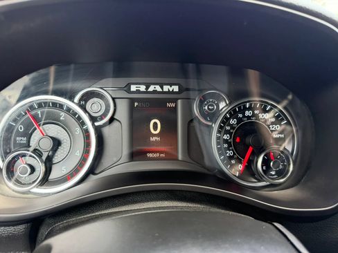 Used 2022 RAM 3500 Tradesman w/ Chrome Appearance Group AWD/4WD image 10