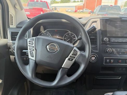 Used 2022 Nissan Titan SV RWD image 15
