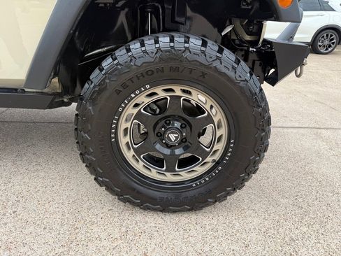 Used 2018 Jeep Wrangler Unlimited Sport S AWD/4WD image 13