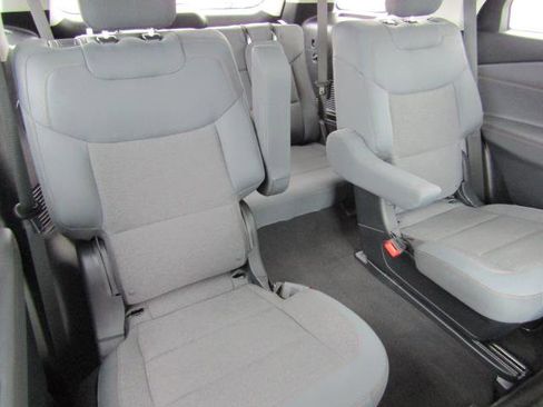 Used 2025 Ford Explorer Active image 3