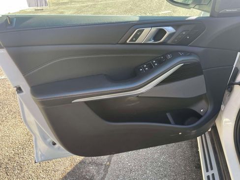 Used 2025 BMW X5 xDrive50e image 16