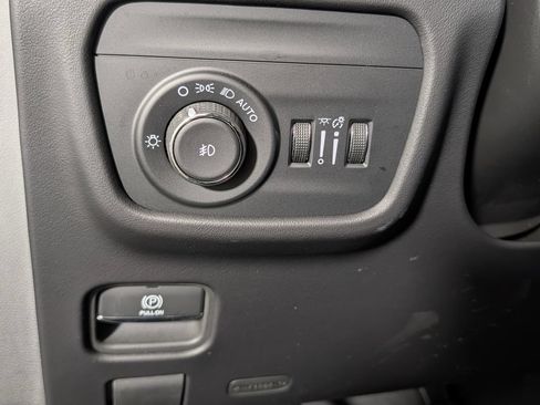 Used 2025 Jeep Grand Cherokee Summit AWD/4WD image 34