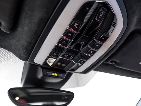 Used 2017 Porsche Macan Turbo image 31