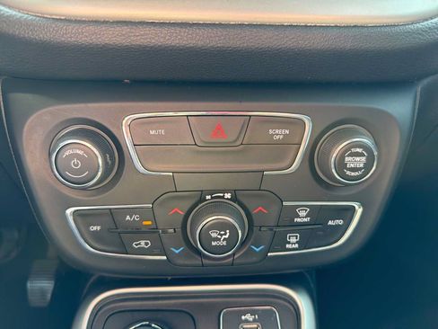 Used 2020 Jeep Compass Latitude w/ Popular Equipment Group AWD/4WD image 25