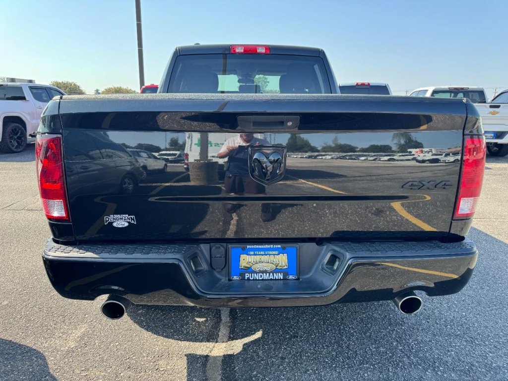 Used 2017 RAM 1500 Express w/ Black Ram 1500 Express Group AWD/4WD image 4