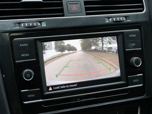 Used 2020 Volkswagen Golf 4-Door FWD image 27