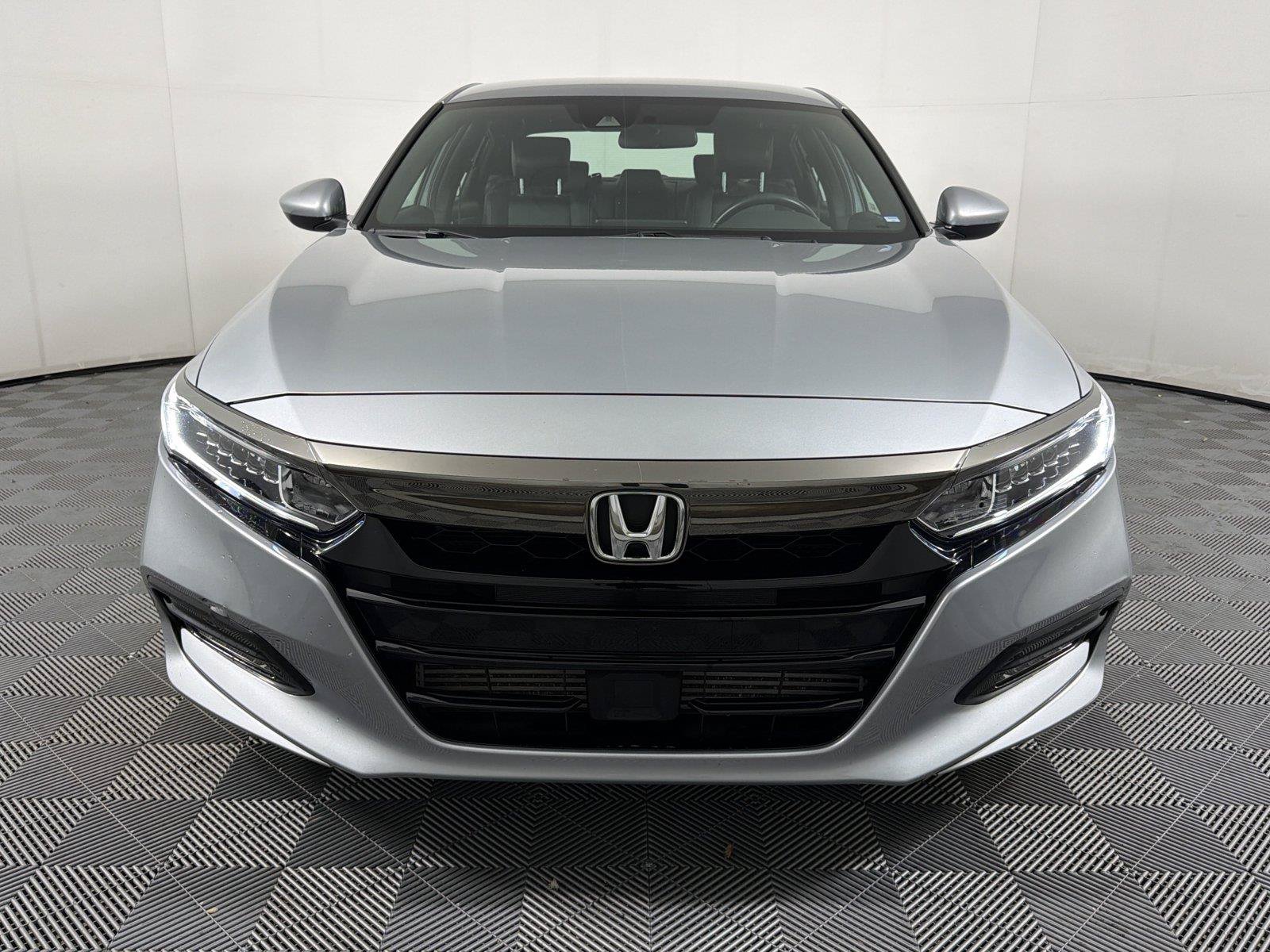 Used 2019 Honda Accord Sport image 2