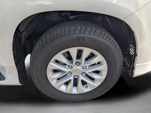 Used 2023 Lexus GX 460 Premium w/ Premium Plus Package image 39