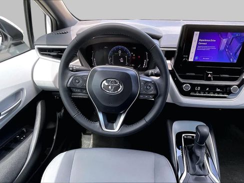 Used 2026 Toyota Corolla SE FWD image 6