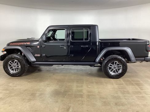 Used 2026 Jeep Gladiator Mojave AWD/4WD image 10