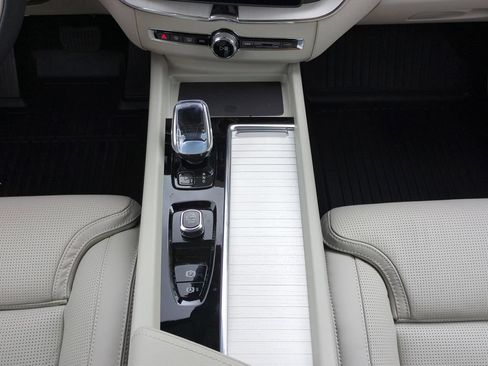 New 2026 Volvo XC60 B5 Ultra w/ Protection Package Premier AWD/4WD image 14