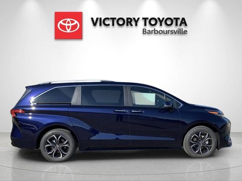 Used 2026 Toyota Sienna Platinum AWD/4WD image 6