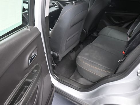 Used 2019 Chevrolet Trax LS image 16