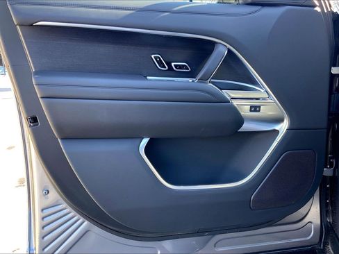 New 2026 Land Rover Range Rover Long Wheelbase SE image 10