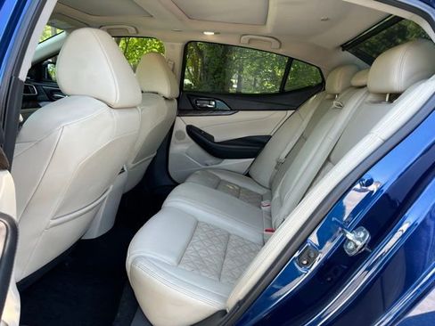 Used 2017 Nissan Maxima Platinum w/ Medallion Package FWD image 16
