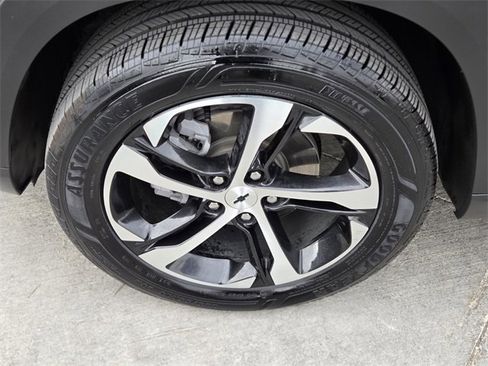 Certified 2024 Chevrolet Trax RS w/ Driver Confidence Package image 9