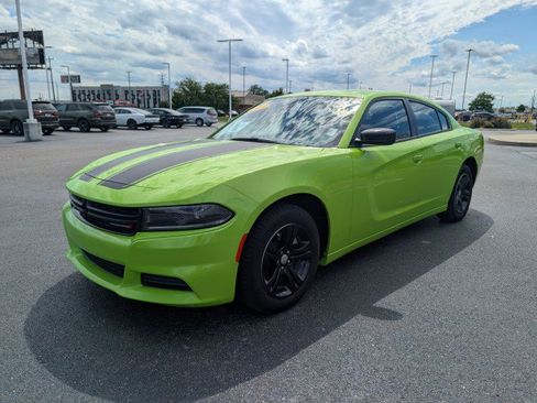 Used 2023 Dodge Charger SXT RWD image 3
