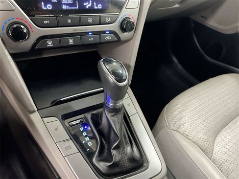 Used 2017 Hyundai Elantra Limited w/ Limited Tech Package 04 image 17