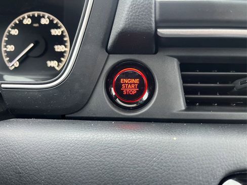 Used 2025 Honda Pilot Touring image 30