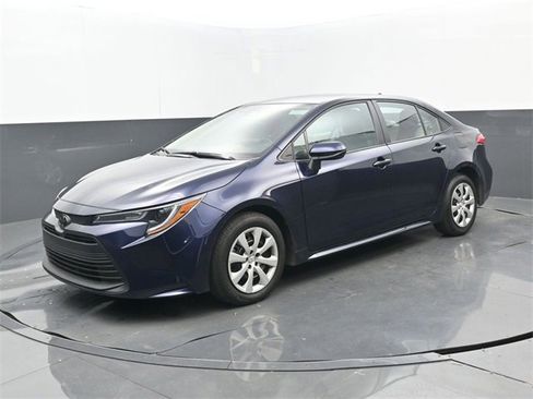 Used 2025 Toyota Corolla LE w/ Convenience Package image 8