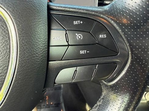 Used 2019 Dodge Charger SXT AWD/4WD image 17