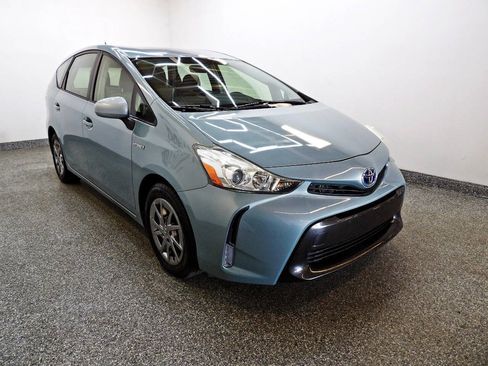Used 2016 Toyota Prius V Three FWD image 4