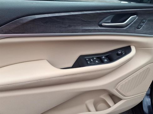 Used 2023 Jeep Grand Cherokee Limited w/ Luxury Tech Group II image 6