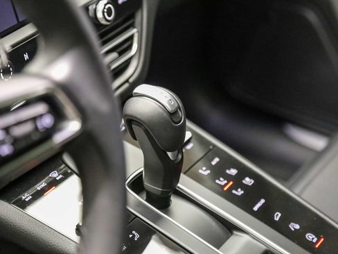 Certified 2025 Porsche Macan S AWD/4WD image 25