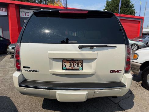 Used 2010 GMC Yukon Denali image 9