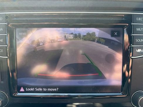 Used 2017 Volkswagen Jetta SE FWD image 9