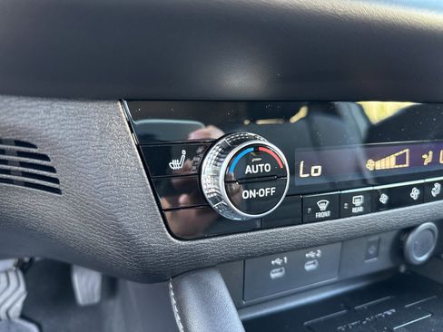 New 2025 Mitsubishi Outlander SE image 7