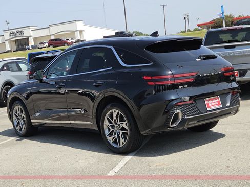 Used 2025 Genesis GV70 2.5T AWD/4WD image 6