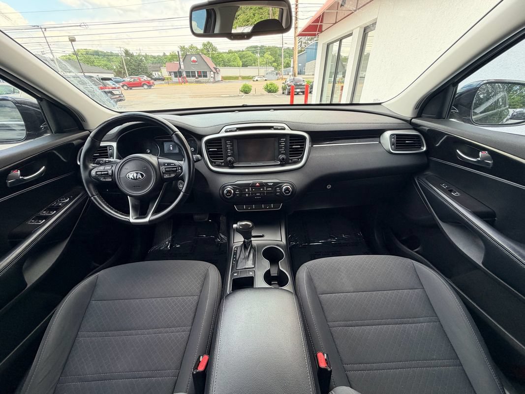 Used 2018 Kia Sorento FWD image 19