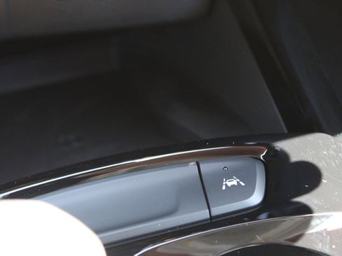 New 2026 Chevrolet Trax ACTIV w/ Sunroof Package FWD image 20